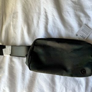 BNWT Lululemon Everywhere Belt Bag